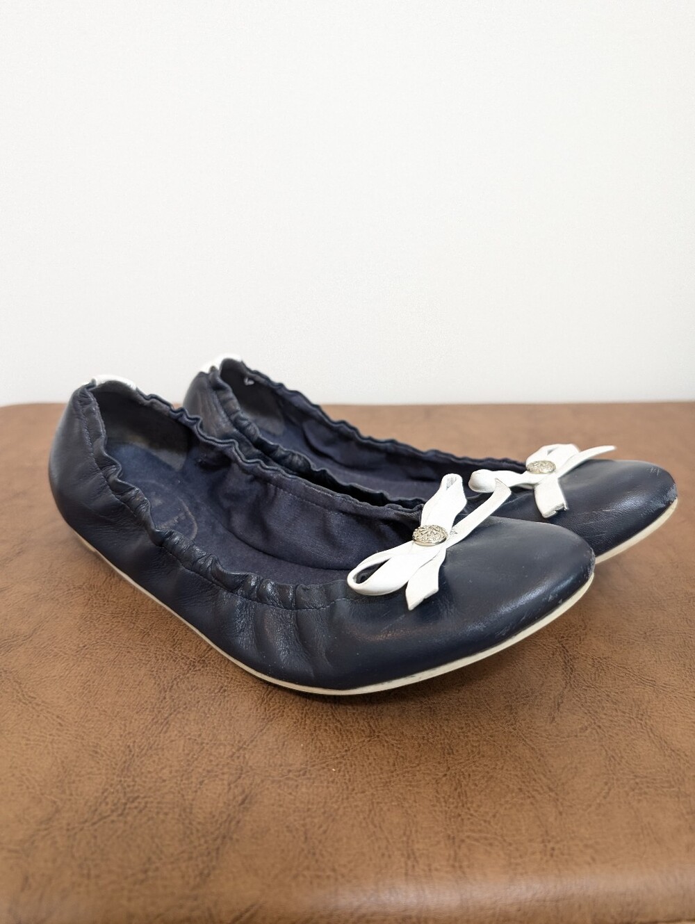 Jack Rogers bow Flats navy and white